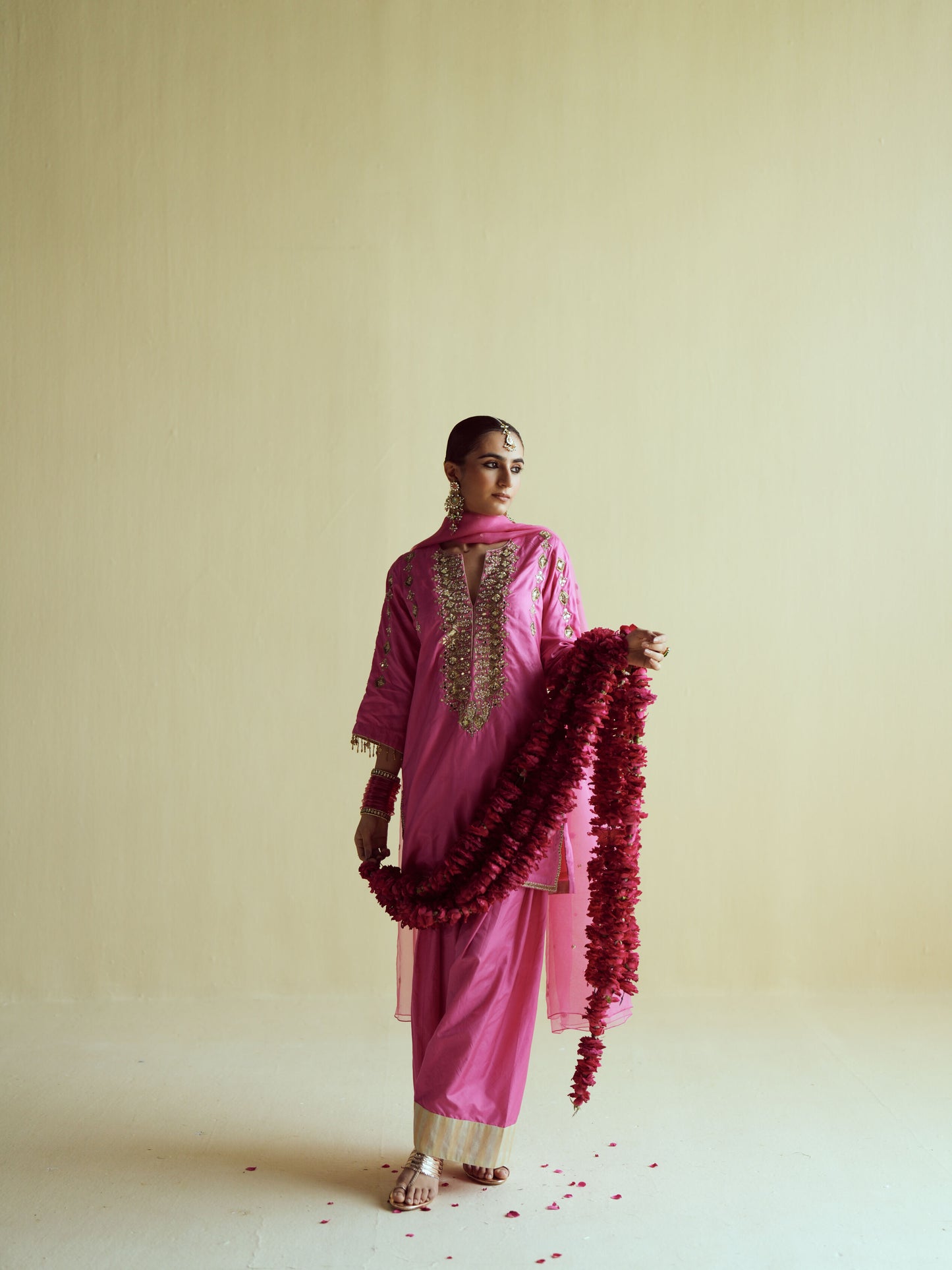 Gulabi Noor Farshi Set