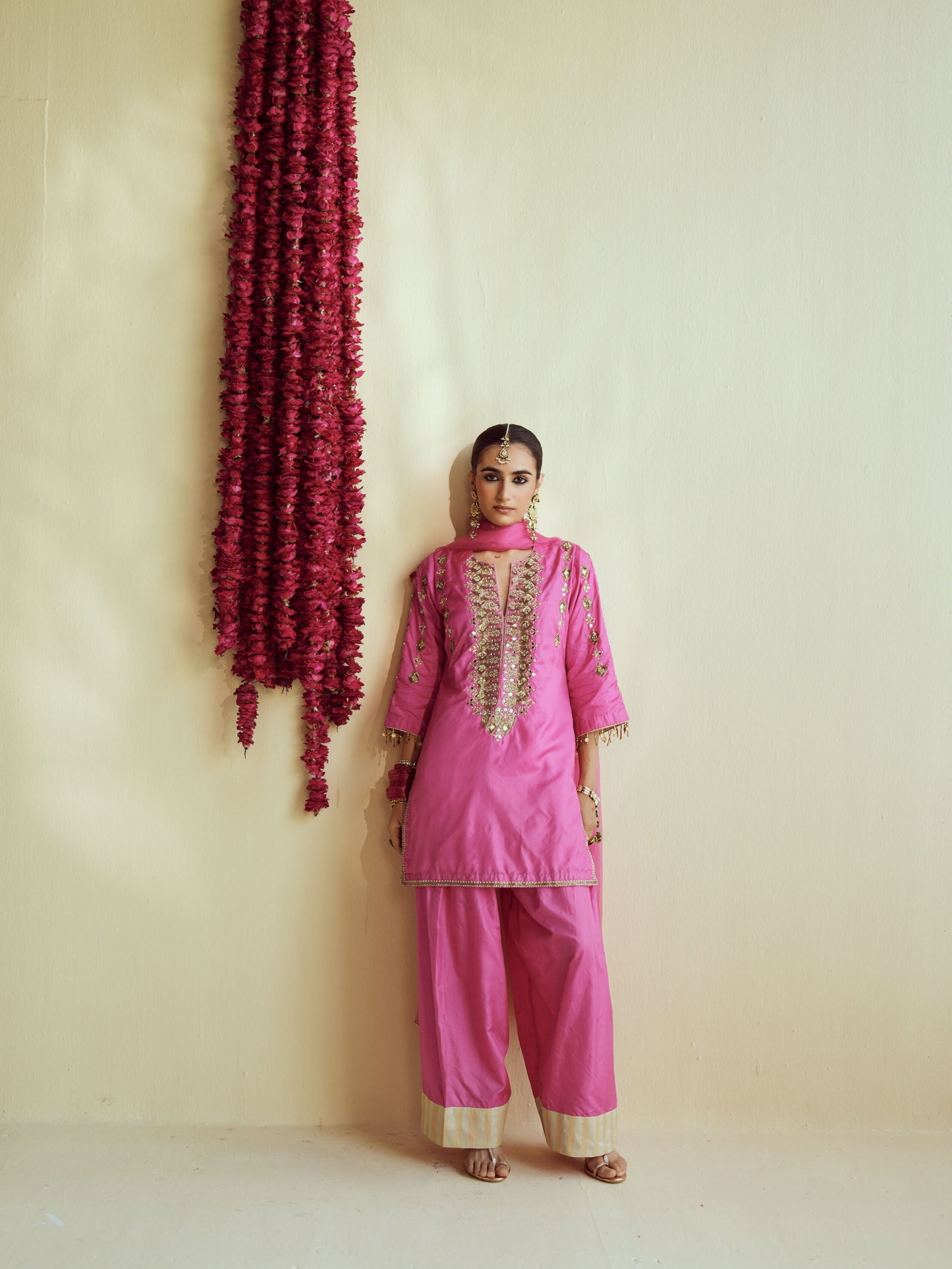 Gulabi Noor Farshi Set