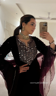 Ainna Velvet Kurta Set